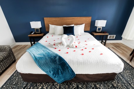 Surfrider Resort - Guest Room